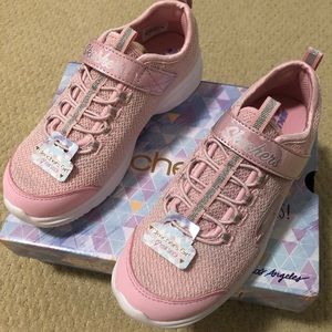 Never worn Skechers light pink sneakers